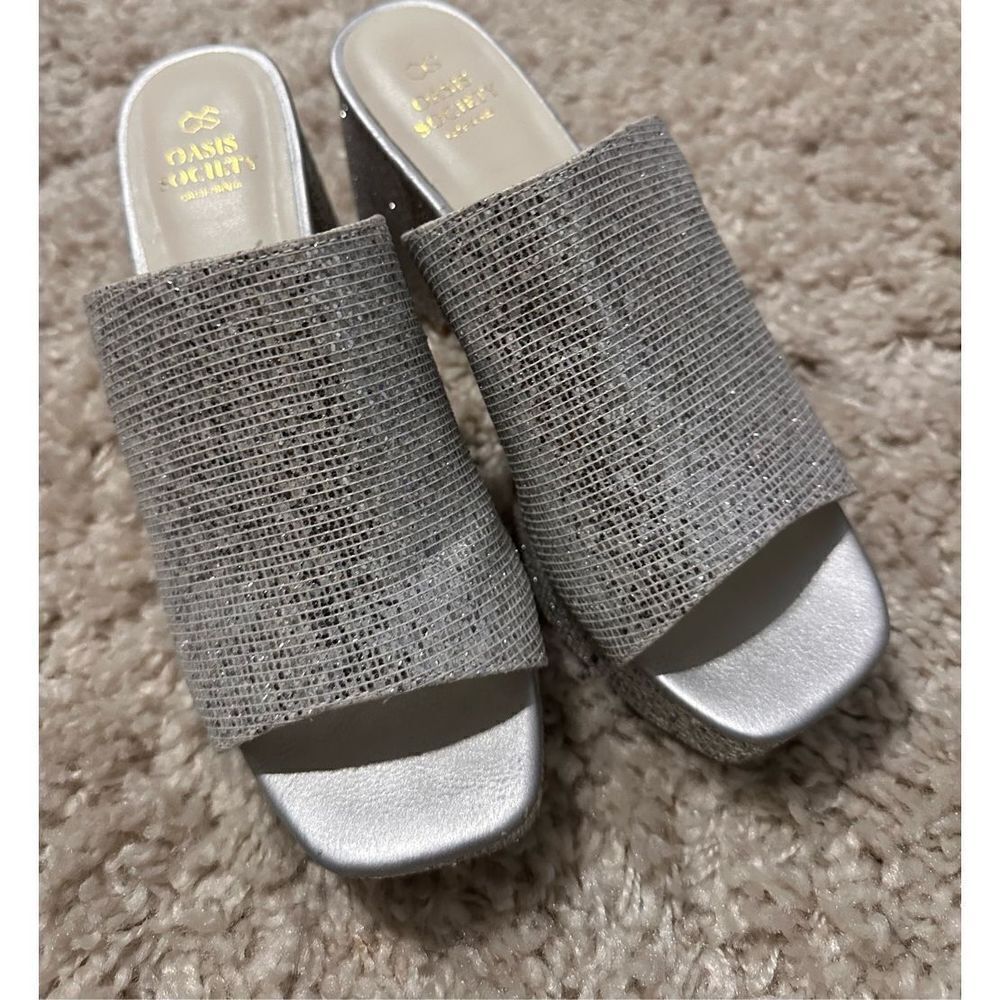 GREAT CONDITION Oasis Society Women's Crystal Platform Heels Gray Size 8.5
